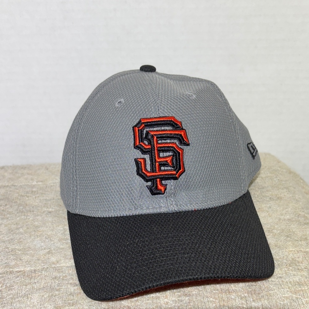 New Era Gray and Black 39THIRTY Cap